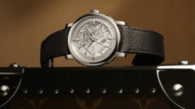 Cosmique Escale en platine, cadran météorite, 39mm de diamètre, bracelet en cuir, mouvement automatique. CHF 33'000.- © Louis Vuitton